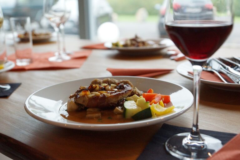 meal, table, red wine-805942.jpg